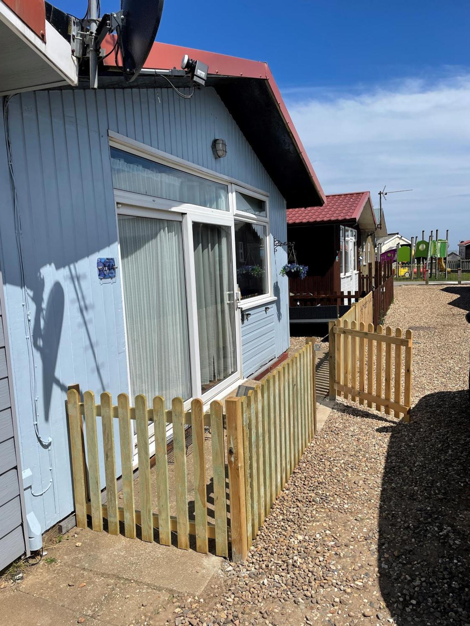 Pebbles 144 South Shore 2 Bed Chalet 2 Dog Friendly, Sleeps 4 Bridlington Exterior photo