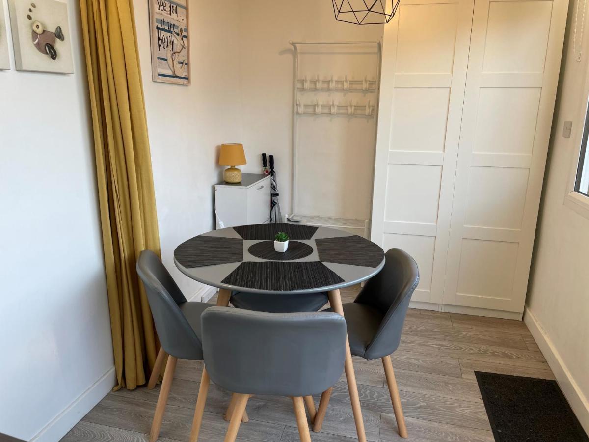 Pebbles 144 South Shore 2 Bed Chalet 2 Dog Friendly, Sleeps 4 Bridlington Exterior photo