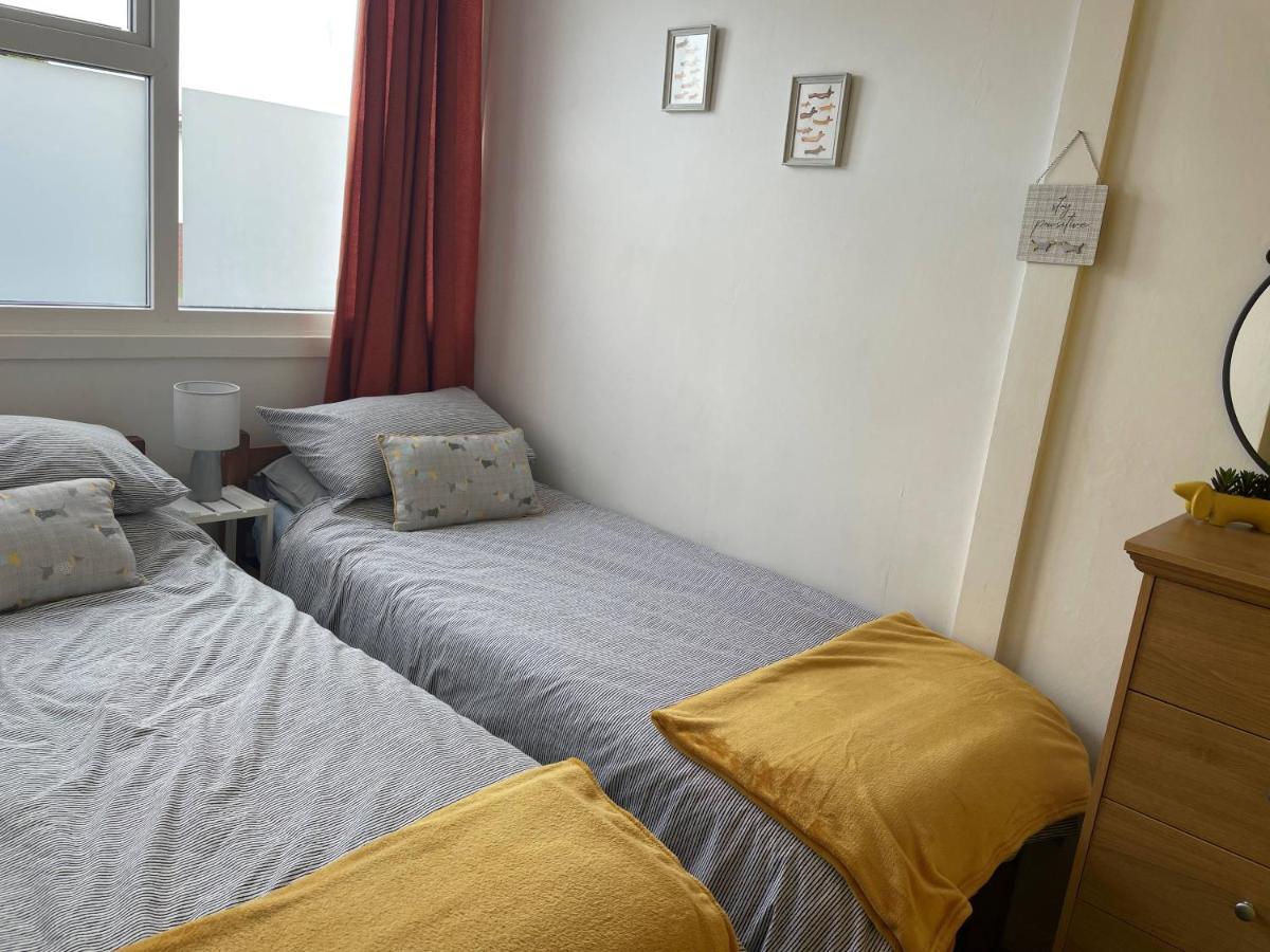 Pebbles 144 South Shore 2 Bed Chalet 2 Dog Friendly, Sleeps 4 Bridlington Exterior photo